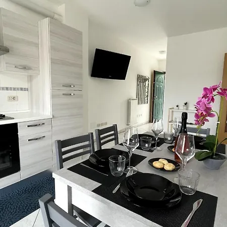 Coneroair, A Place To Back To Apartment